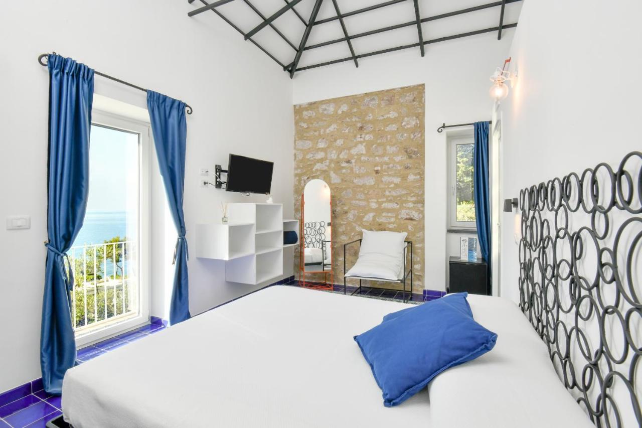 Albeca Boutique Hotel - Relais De Charme Sul Mare カステッラバーテ エクステリア 写真