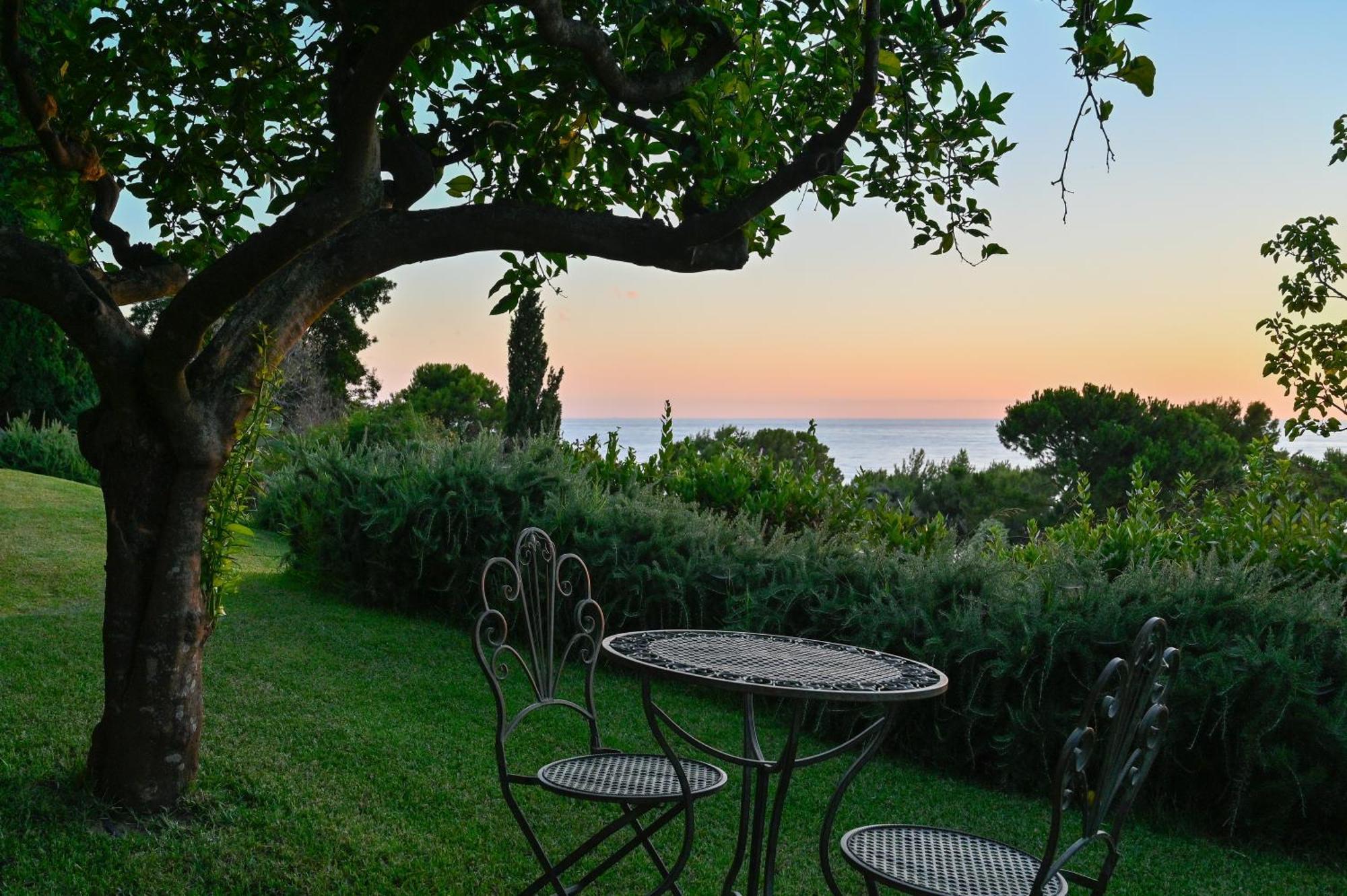 Albeca Boutique Hotel - Relais De Charme Sul Mare カステッラバーテ エクステリア 写真